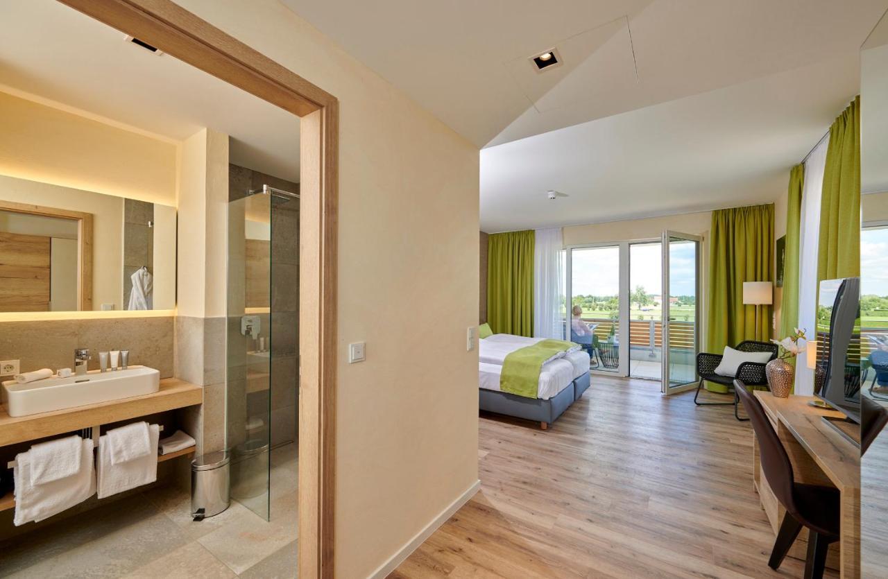 Bachhof Resort Hotel Kirchroth Bagian luar foto